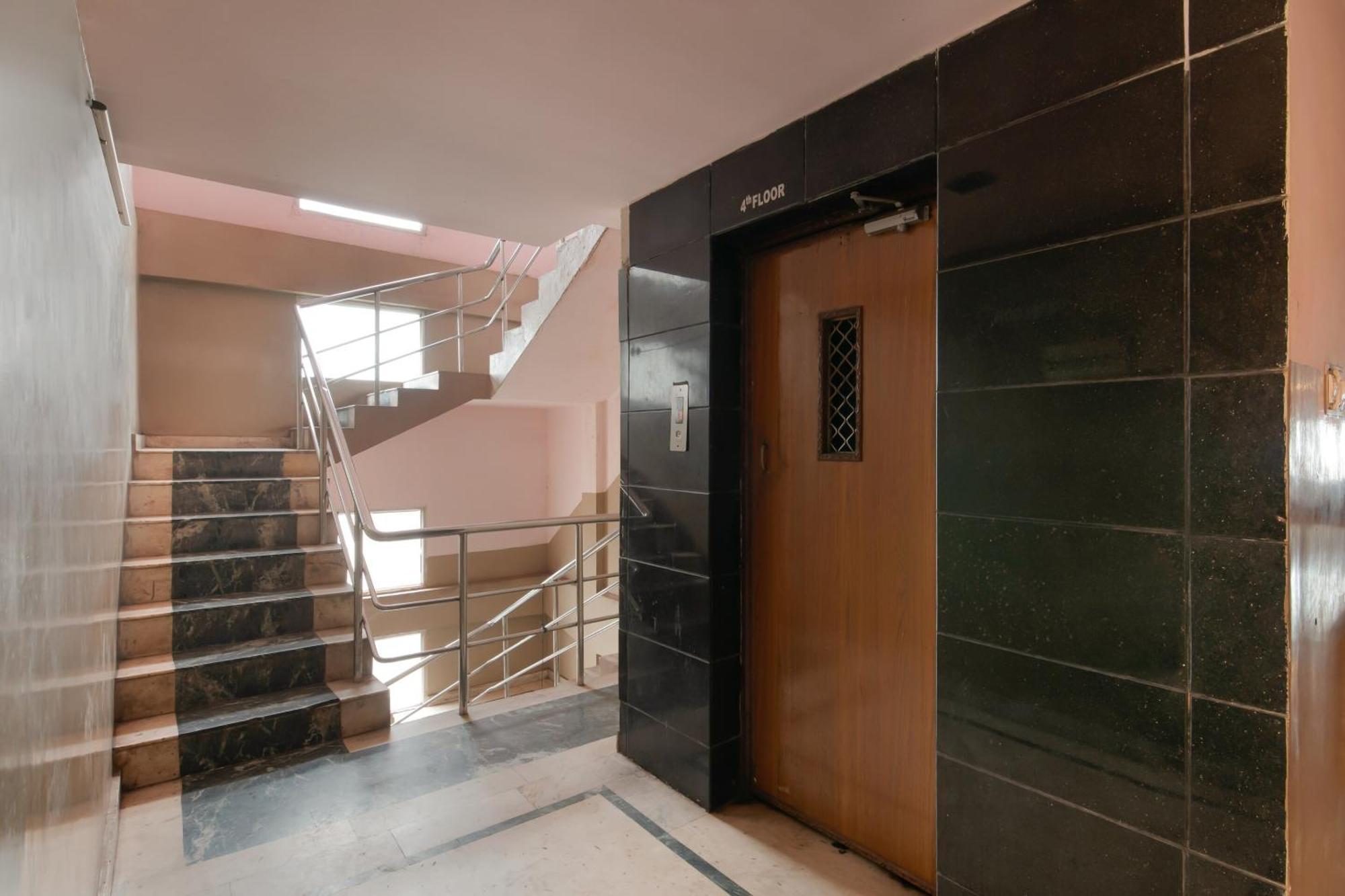 Spot On Hotel Manikanta Residency Visakhapatnam Buitenkant foto